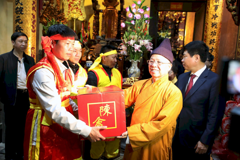 Lễ phát lương Đức Thánh Trần